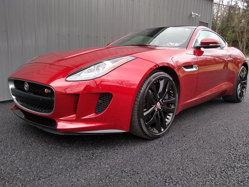 F Type Jaguar with Gloss Black Painted Wheels